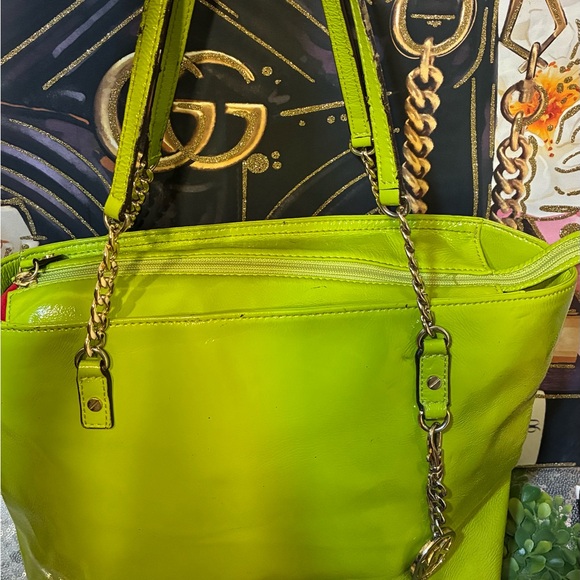 Micheal Kors Lime Green Tote Bag - Picture 12 of 13